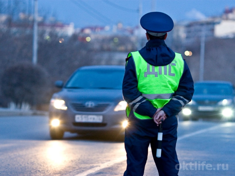 В Октябрьском будут судить бывшего инспектора ГИБДД