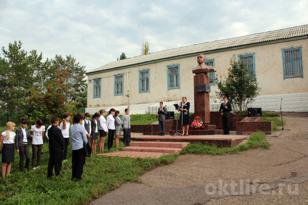В сердце – песня, в руке – винтовка