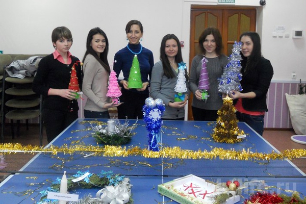 Украшают Новый год