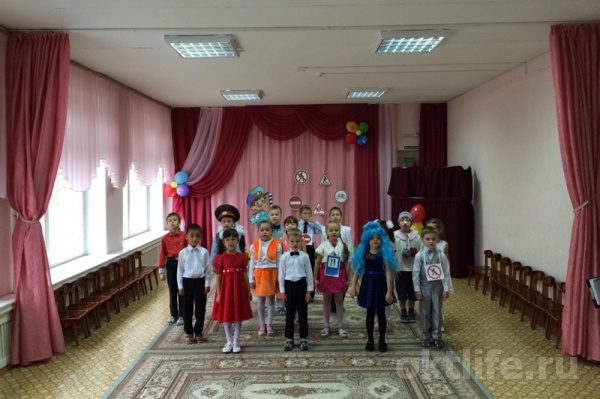 Изучают ПДД с детского сада!