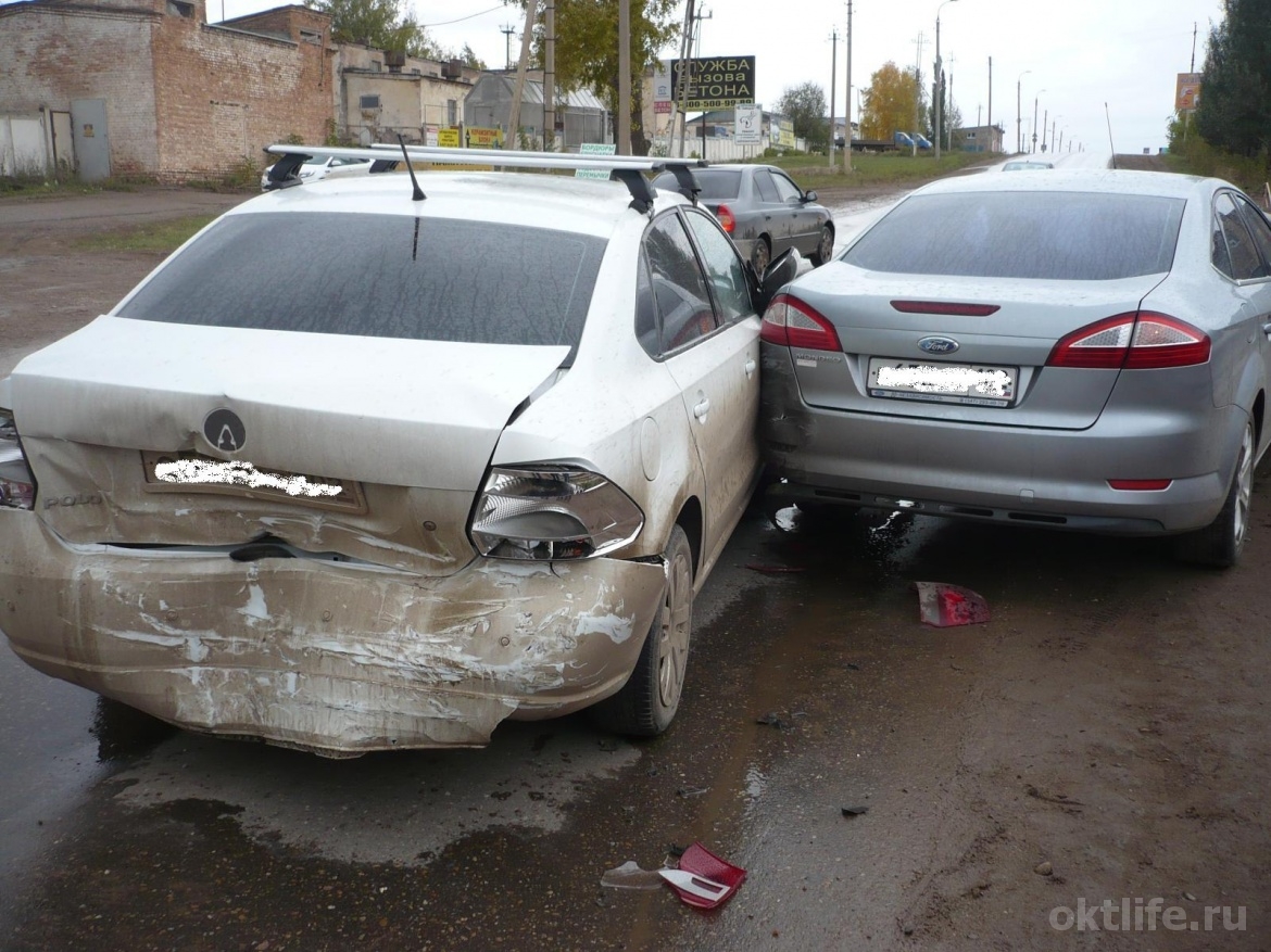 И «встретились» три автомобиля…