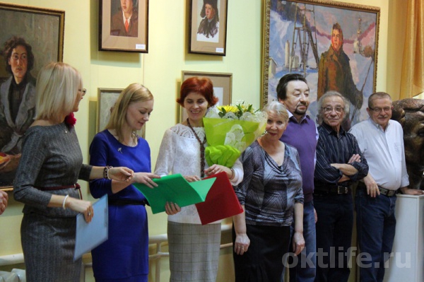 «Людям дорогим и близким»
