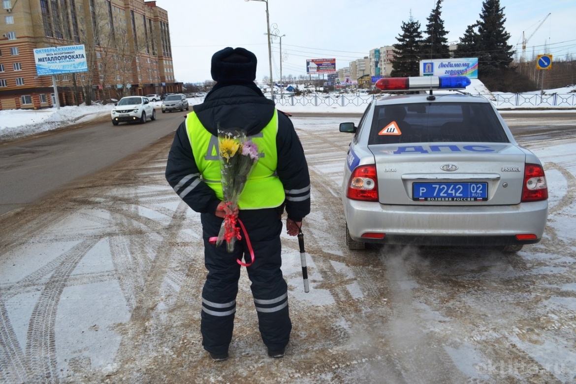 Дарите женщинам цветы!