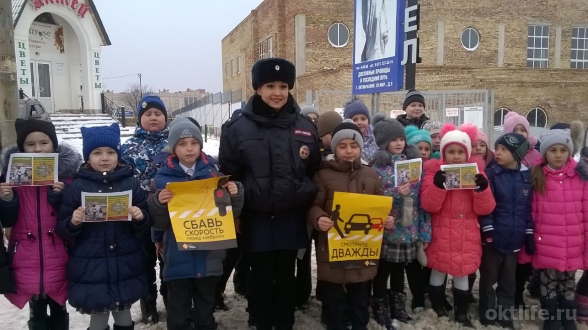 Поздравили мам за рулем