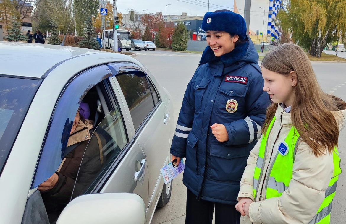 В Октябрьском поздравили мужчин-водителей