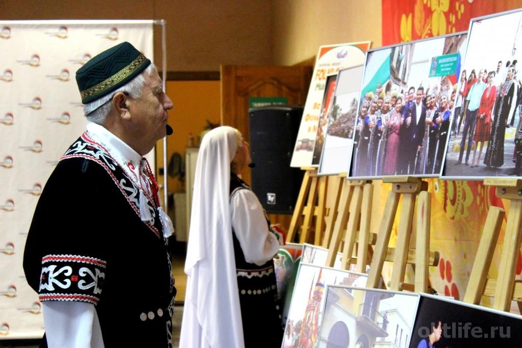 Октябрьцы увидят фотовыставку «Всемирная Фольклориада»
