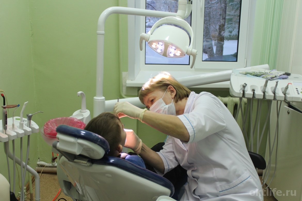 Врачи стоматологической поликлиники 5. Детская стоматология поликлиника Хотьково. Стоматология Опарина 4 к 1. Зубная больница. У стоматолога в поликлинике.