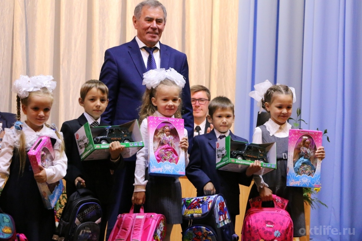 Октябрьский вновь лидер акции «Помоги собраться в школу»