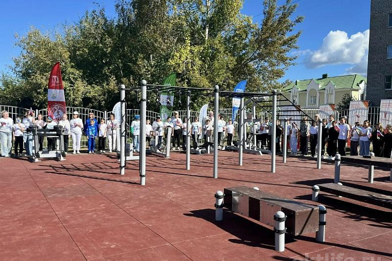 В Октябрьском открыли новую спортивную площадку ГТО