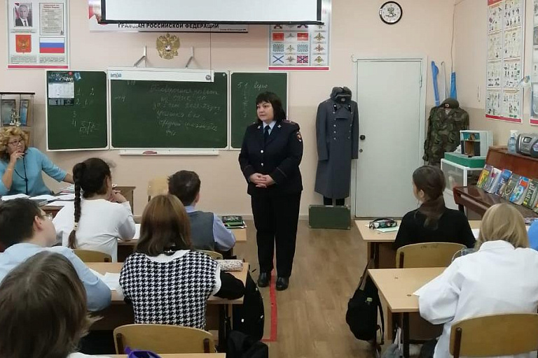 В Башкортостане полицейские проводят правовые уроки для школьников